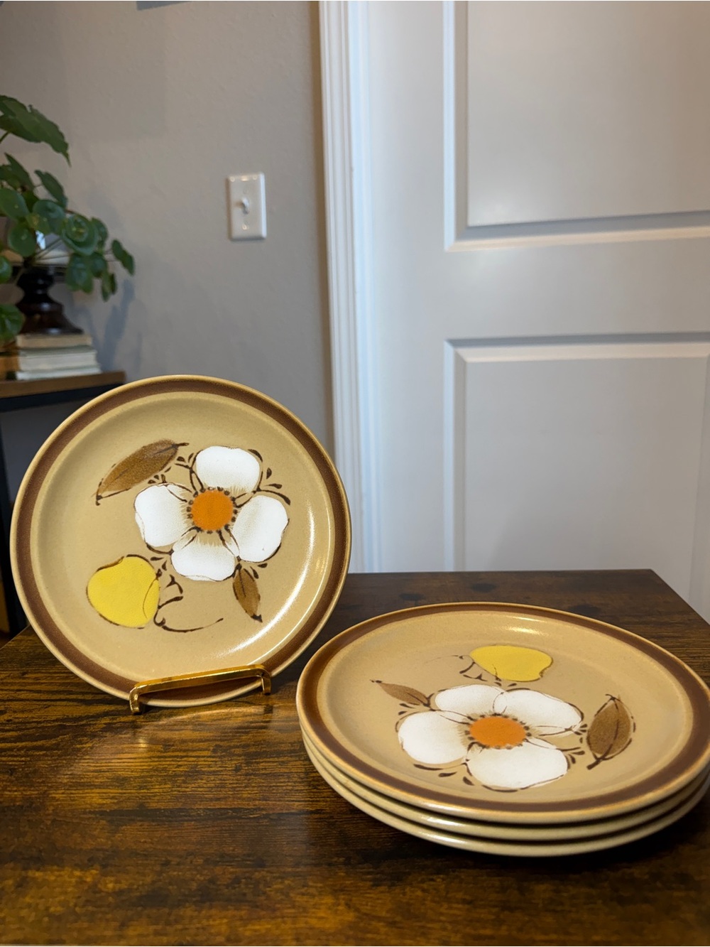 Vintage Hearthside Dogwood Stoneware Plates Set of 4 Hand Painted Japan 7.5”